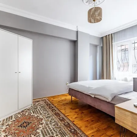 Fully Furnished Magnificent Flat In Uskudar Apartment
